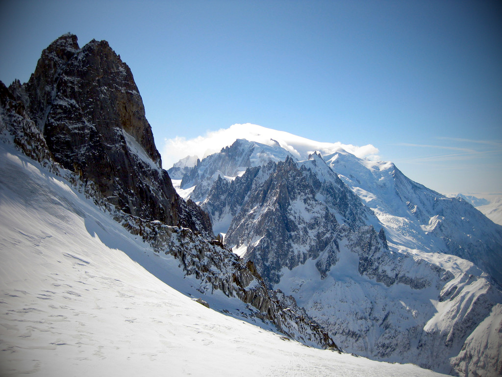 Les Drus — la piramide di roccia che domina il Pas de Chèvre