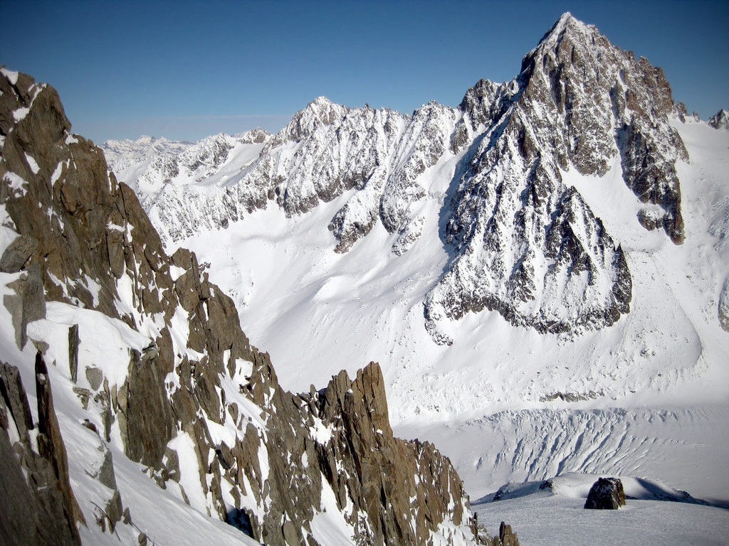 Aiguille du Chardonnet a destra - sotto il Ghiacciaio de l'Argèntiere